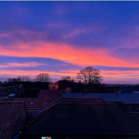 Sunset View, 2 Bedrooms In The Heart Of Holt With Parking ภายนอก รูปภาพ