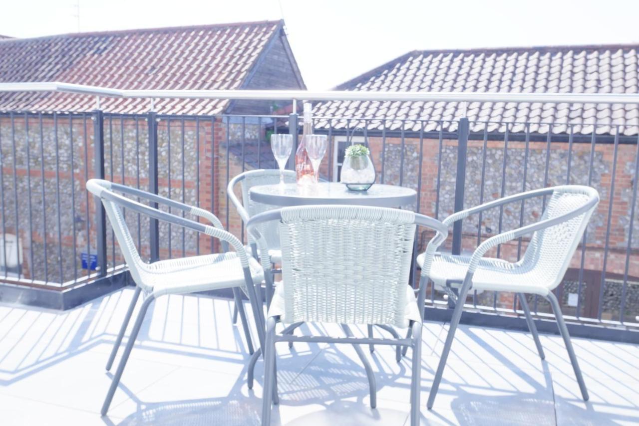 Sunset View, 2 Bedrooms In The Heart Of Holt With Parking ภายนอก รูปภาพ